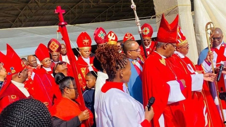 Reflections from <a href="/ArchbishopThabo/">Thabo Makgoba</a> on visits in recent weeks to dioceses from Khahlamba to Mzimvubu - and on Sunday's results from South Africa's 2024 elections.
bit.ly/3VtuMEE bit.ly