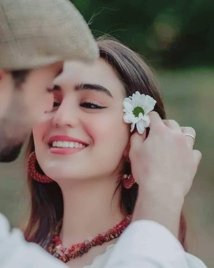 مختصر کہوں 
تو سنو گے 
بہت مختصر ہوں 
تمہارے بغیر
#محفل_سخن