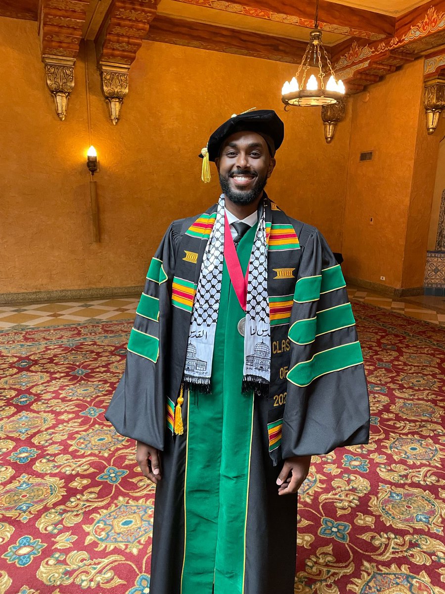 Hussein_SA24's tweet photo. I graduated medical school this past Saturday! So immensely grateful for this occasion to celebrate amongst family, loved ones, classmates, mentors, and friends. Its true: YNWA

Onward and upward, Ameen! https://t.co/FXa8nlPgWh