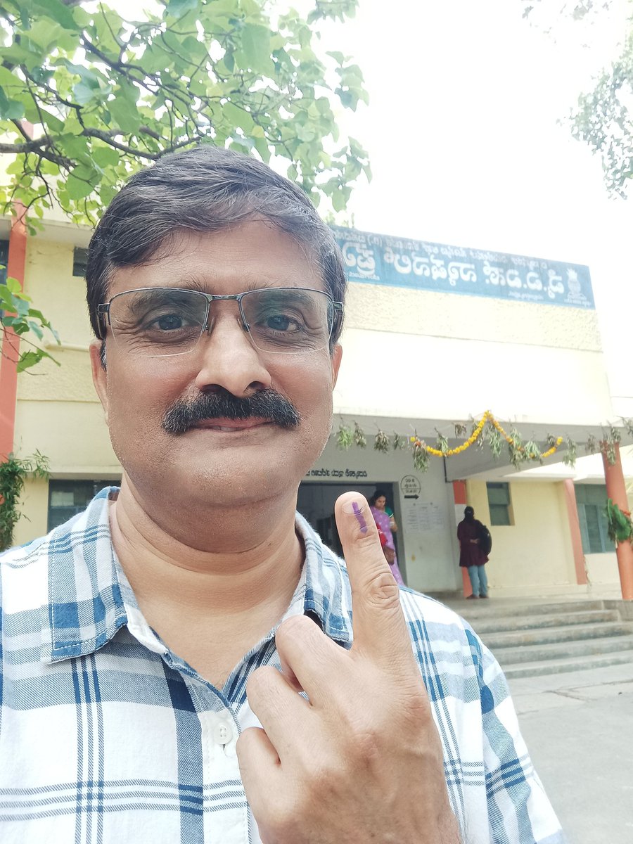 rangamarakini's tweet photo. #ForDemocracy, yet another Vote, this time Bengaluru Graduate Constituency.
ಮತ್ತೊಂದು ಮತದಾನದ ಹಕ್ಕು.‌ ಈ ಬಾರಿ ಬೆಂಗಳೂರು ಪದವೀಧರ ಕ್ಷೇತ್ರ. #ಪ್ರಜಾಪ್ರಭುತ್ವಕ್ಕಾಗಿ
#ceokarnataka #KarnatakaCouncilPoll #BengaluruGraduateConstituency https://t.co/rH0iNreb8k
