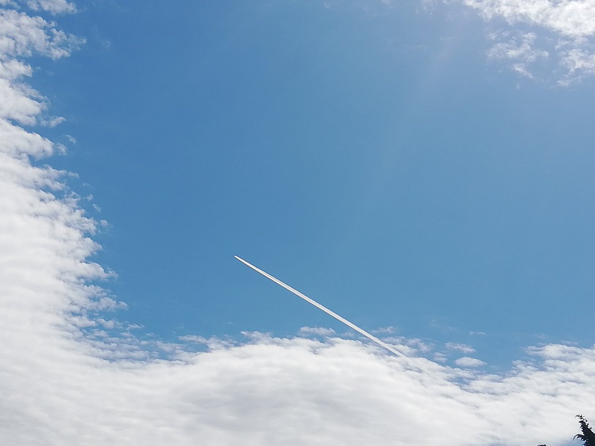 The after effects of one of the #SkyBastards.  And another one this time @British_Airways. This has to stop @metoffice. @UKGovScotland Co2 is not too high.  We need more. We are not global boiling people open your eyes, just watch what happens to these 'vapour trails' over time