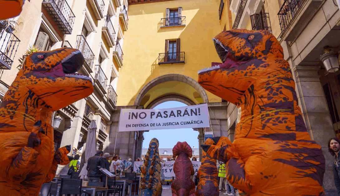 subte_el's tweet photo. Miles de personas se movilizan en defensa de la justicia climática de la mano de Alianza por el Clima https://t.co/mxOr6vn94n @ciudadquemejora https://t.co/bCNGSX3x7d