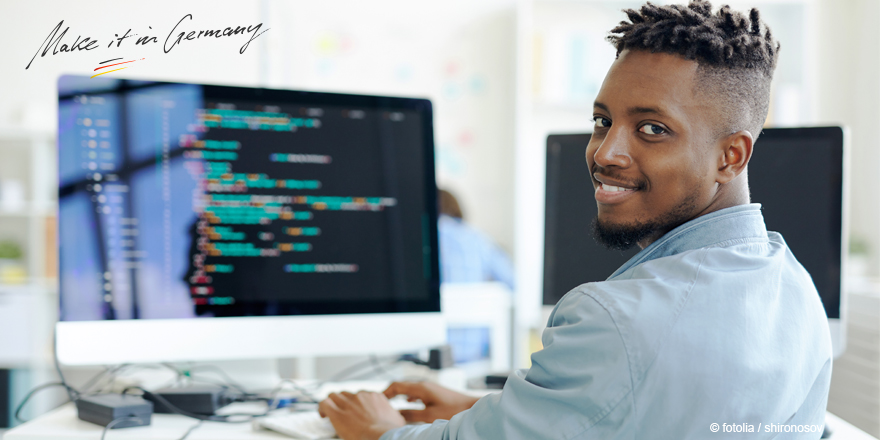 MakeitinGermany's tweet image. ⚡️💻Are you looking for new #challenges in the IT sector? 
 
 Here are 5 reasons why you should start your #IT career in Germany:  make-it-in-germany.com/en/working-in-…
 
#WorkinginGermany #ITjobs