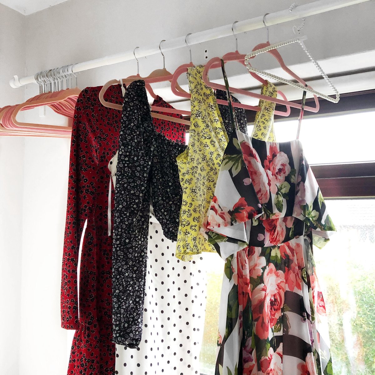 hanxmorris's tweet photo. Five Things to Declutter From Your Wardrobe

https://t.co/mf9lFFhQTe

#FashionGoals #fashionstyle @BloggersTribe @_TeamBlogger https://t.co/3lDN3K2UXX
