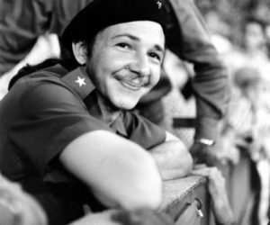 AerovaraderoSA's tweet image. Cálidas felicitaciones, desde @AerovaraderoSA, para el General de Ejército Raúl Castro Ruz, líder de la Revolución Cubana, en su cumpleaños 93.
Paradigma de revolucionario, un mambí con el pie en el estribo para defender a la Patria. 
#RaúlEsRaúl