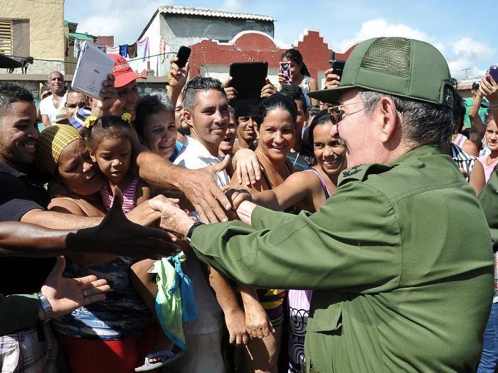 #RaúlEsRaúl: "#Cuba🇨🇺 no teme a la mentira ni se arrodilla ante presiones, condicionamientos o imposiciones, vengan de donde vengan, se defiende con la verdad, que siempre, más temprano que tarde, termina por imponerse".
!Feliz cumpleaños querido #Raúl!