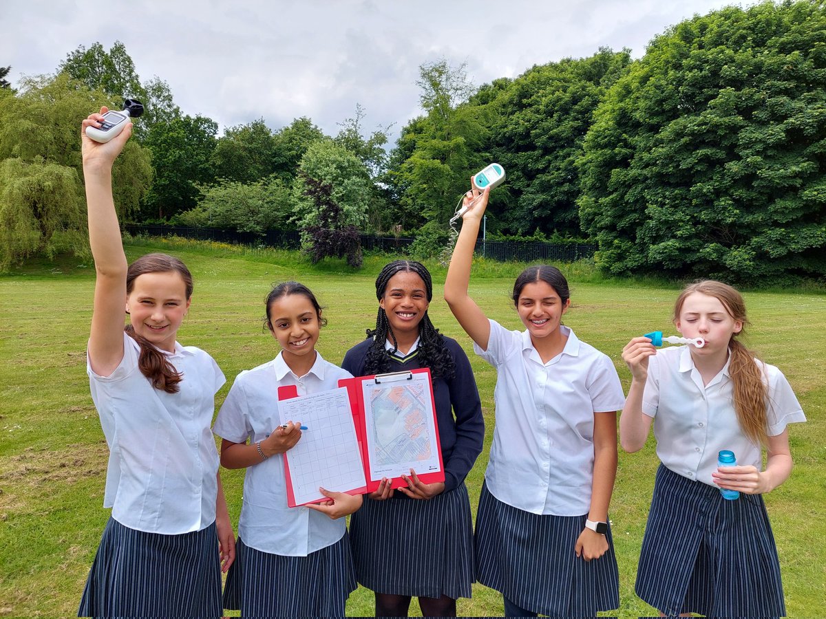 Microclimate fieldwork is a must for summer term fieldwork,  no coaches &amp; no cover required! Just remember to check the batteries work ! Well done Year 7 geographers  🤩
<a href="/GAFOLSIG/">GA FOLSIG</a> #Nationalfestivaloffieldwork <a href="/The_GA/">Geographical Association</a> <a href="/CroydonHigh/">Croydon High School</a>