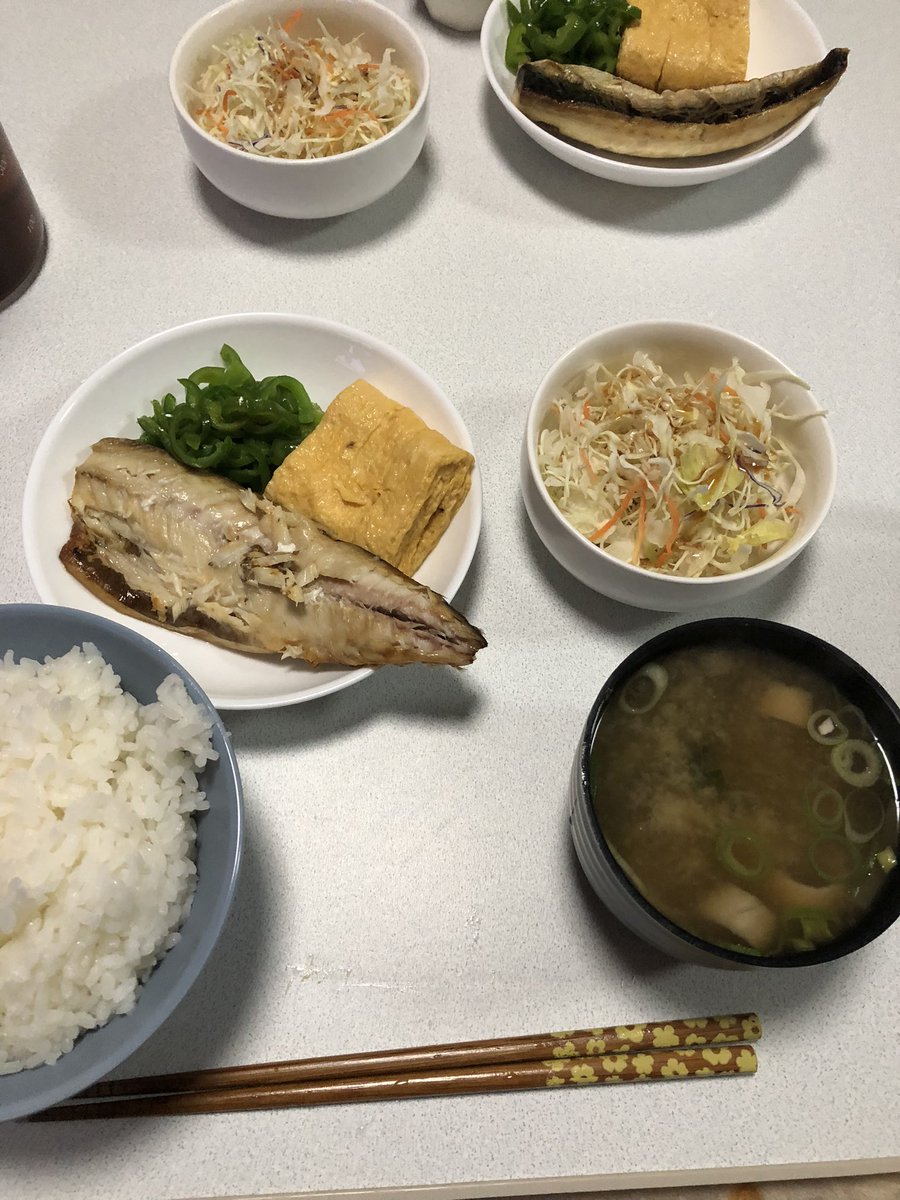 pachizoh's tweet photo. #今日のご飯
焼き鯖
出汁巻き
ピーマン炒め
サラダ
味噌汁 https://t.co/KILa1Vjb46