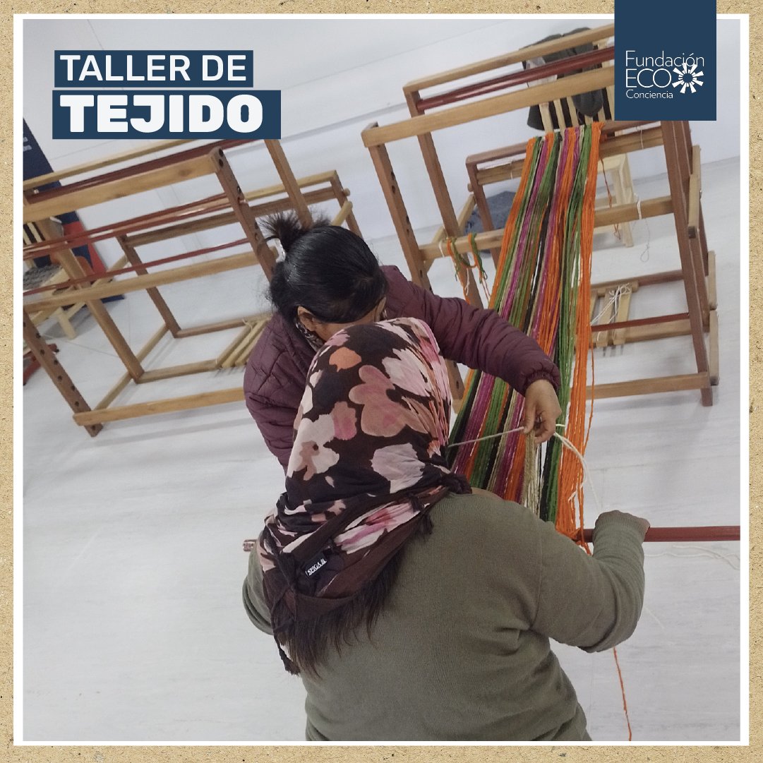 EcoConciencia2's tweet photo. En abril, el equipo de Fundación EcoConciencia llegó a Los Nacimientos, donde la encargada de la delegación municipal nos recibió para coordinar horarios. Nos sorprendió ver a las artesanas tejiendo telas solas. https://t.co/jYTdpjZ7qv
