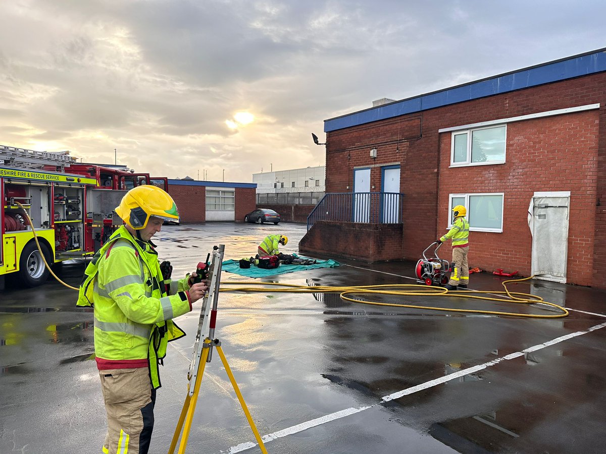 🔥This months focus has been BA (Breathing Apparatus) for Birchwood On-Call. Here they are, simulating a search and rescue at Warrington Fire Station - Training in unfamiliar surroundings is crucial for keeping our skill levels high!

We are recruiting!⬇️

orlo.uk/BOGVs