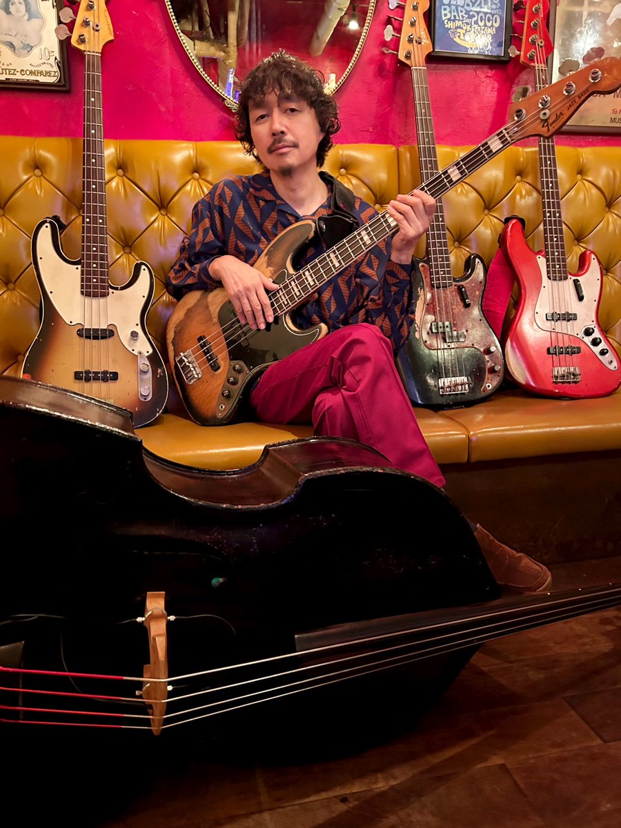 fenderjb78's tweet image. 鹿島達也プライベートBASSレッスン
僕のレッスンでの一番のハイライトは、受講者が「なるほど、ポン!」と腑に落ちる瞬間でしょうか。
彼(彼女)が一つブレイクスルーしたな!と実感出来るからです。
色々な発見の中で、
一緒に成長しませんか?
まずはHPをご覧ください!
kashimabb.wixsite.com/my-site-2/bass…