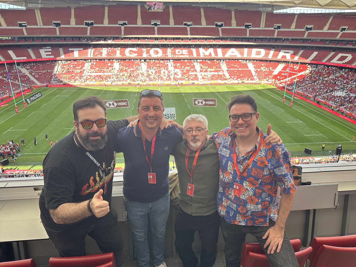 El equipo de <a href="/3TRugby/">Tercer Tiempo Rugby</a> desplazado hasta el <a href="/Metropolitano/">Riyadh Air Metropolitano</a> para cubrir las finales de las <a href="/SVNSSeries/">HSBC SVNS</a> de Madrid

*Damos fe de que <a href="/LorenaLofish/">Lorena Lofish</a> estuvo también junto a las rugbiers de <a href="/ClubRugbyMalaga/">Club de Rugby Málaga</a>