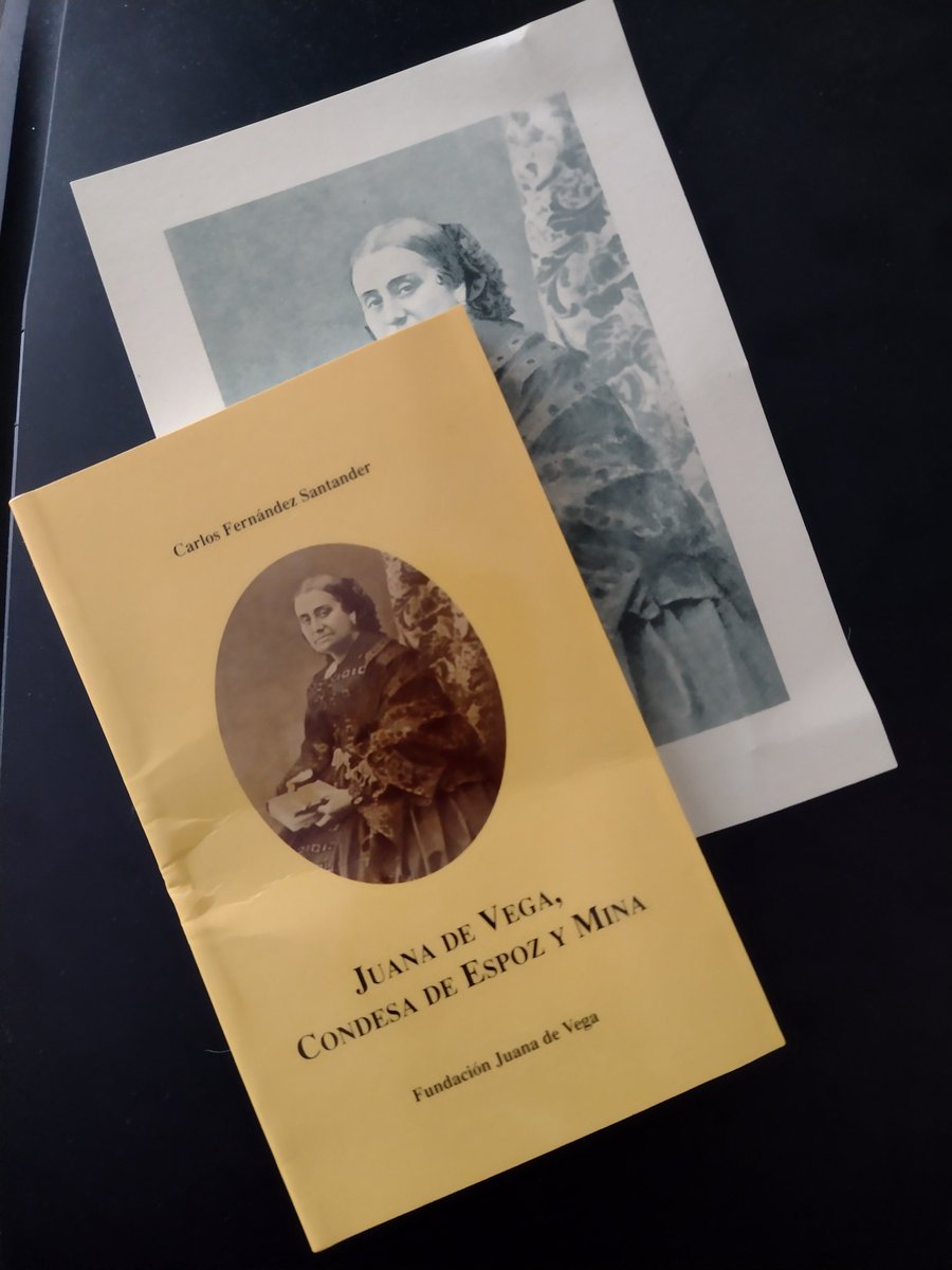 alberta_aspres's tweet photo. Moitas grazas @fjuanadevega polo fantástico libro. Grazas @Correos por facer que chegase en "tan bo estado". Se o buzón é máis pequeno, non hai q forzalo. Sobre todo, cando a carteira acababa de subir a entregarme o voto por correo en persoa... https://t.co/wqXMcpYEop
