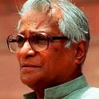 dhavalkulkarni's tweet photo. Tributes to veteran socialist leader and former union defence minister George Fernandes on his birth anniversary. Though he was born in #Mangalore in 1930 and migrated to #Mumbai, he was regarded as a quintessential #MarathiManoos. This is a detailed thread on #GeorgeFernandes and his relationship with #Mumbai and #Maharashtra. 

Read on: 

#politics #history #socialists #thread #MaharashtraPolitics #MaharashtraHistory #Karnataka #Mangaluru #Kannadiga 

When George Fernandes moved to Mumbai from Mangalore in Karnataka in the fading decade of the 1940s, the only Marathi he could speak was: “Majhya sathi kaahi kaam aahe ka? (Do you have any work for me?).

However, Fernandes, soon took to militant trade unionism, earning the moniker of ‘bandh samrat,’ (king of shutdowns), mastered Marathi as one of the 15 languages that he could speak, and earned his spurs in 1967 by defeating S.K Patil, the powerful Congressman called the “uncrowned king of Mumbai.”