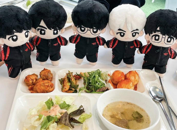 7月要出的娃娃! 會開哦😍