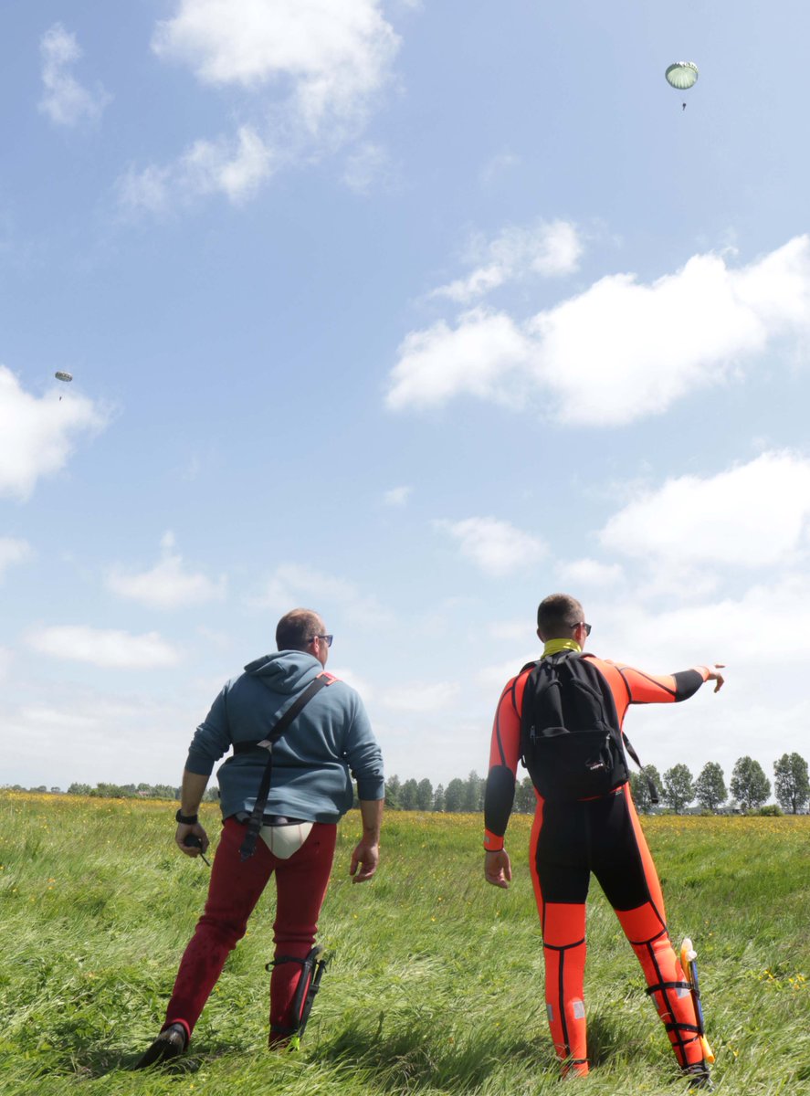SDIS50's tweet photo. Le 2 juin, à l’occasion des #parachutages et #cérémonies du #DDay80 à #CarentanLesMarais , un poste de commandement a été déployé sur site avec 41 #sapeurspompiers mobilisés, dont 8 #sauveteurs aquatiques, ainsi que le #SAMU50 et la mise en place d’un #DPS @UDSP50 . https://t.co/pNfqCoeBbn