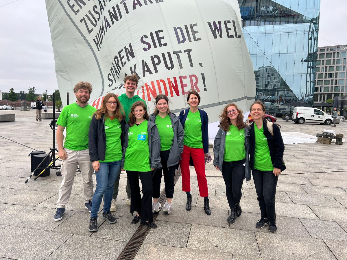 AsjaHanano's tweet photo. Humanitäre Hilfe ist keine Option, sondern eine Pflicht. Kürzungen treffen die Schwächsten. Das dürfen wir nicht hinnehmen! #LuftNachOben #KeineZeitFürKürzungen Collective action @Welthungerhilfe https://t.co/Q4x6rQyX2M