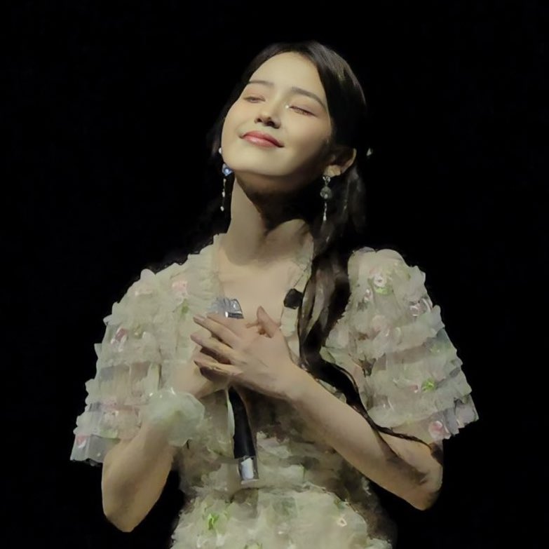 IUrella_'s tweet image. no, cause this is how IU listens to her maaenas.. from 2019 love poem to 2024 hereh concert in manila

Im not crying, you are!!! 🫵🏻😭🥺