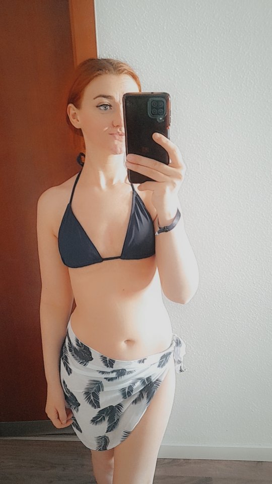 ElliGavin's tweet photo. Considering im 32 carried 2 beautiful babies. I rekon i look alright. First holiday in 6 years! #benidorm #holiday https://t.co/VHgc9QS02P