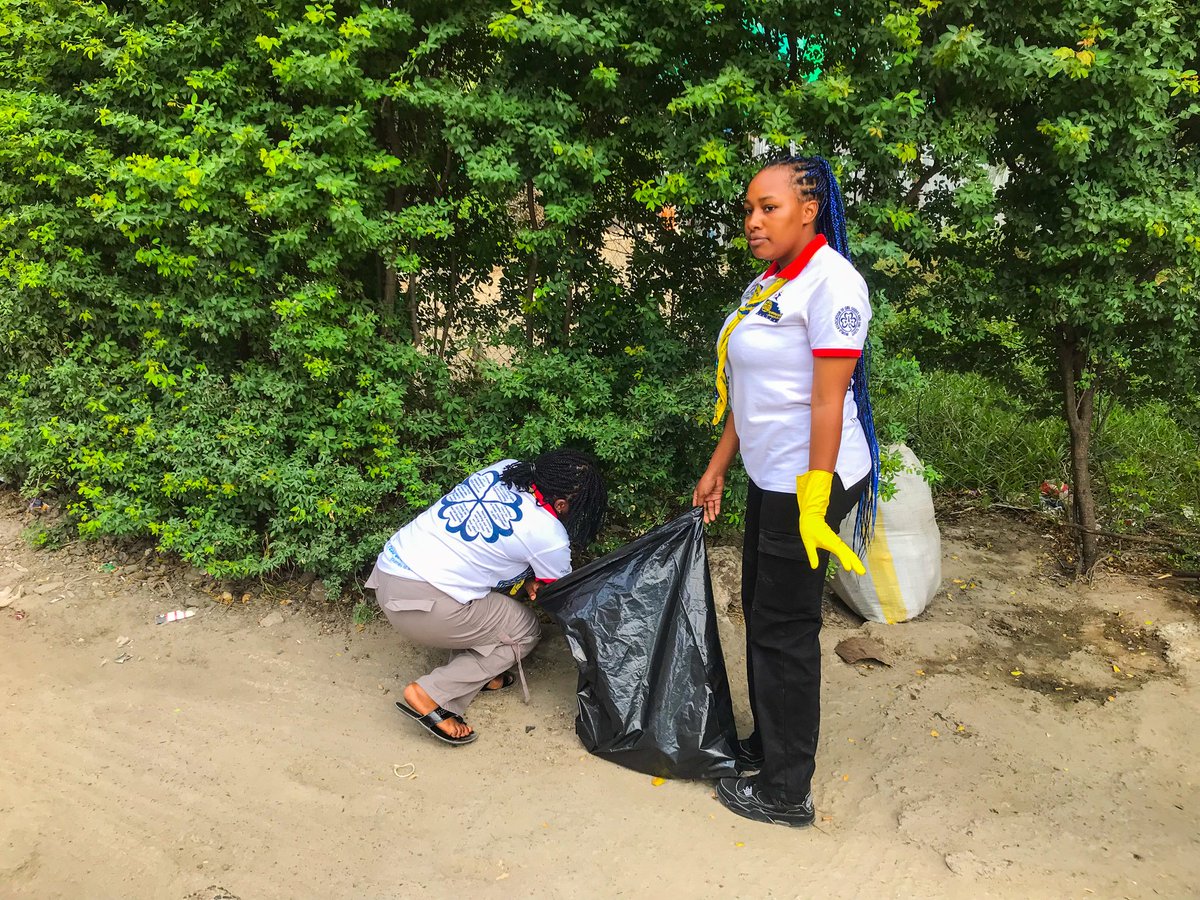 YessGirlsTGGA's tweet photo. Day 3:Cleanup Campaign 
As we go to the street , we are picking up materials that some call litter they can be recycled. Like , follow, share and comment . 
#Ourlandourfuture #greentechgenerationcampaign 
@tgga_official @YessMovement @wagggsworld
@africa_region 
@WAGGGSAsiaPac https://t.co/Lf1McJW6Sd