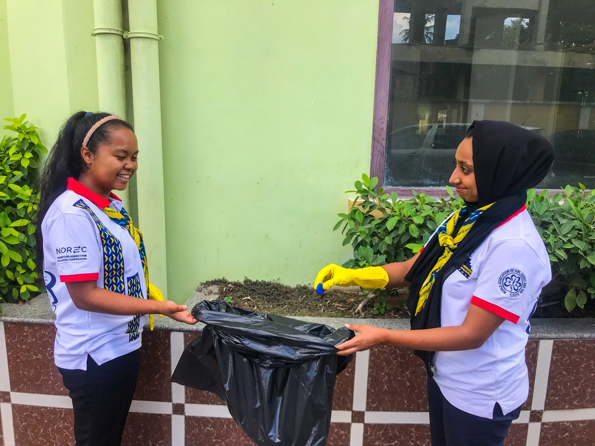 YessGirlsTGGA's tweet photo. Day 3:Cleanup Campaign 
As we go to the street , we are picking up materials that some call litter they can be recycled. Like , follow, share and comment . 
#Ourlandourfuture #greentechgenerationcampaign 
@tgga_official @YessMovement @wagggsworld
@africa_region 
@WAGGGSAsiaPac https://t.co/Lf1McJW6Sd