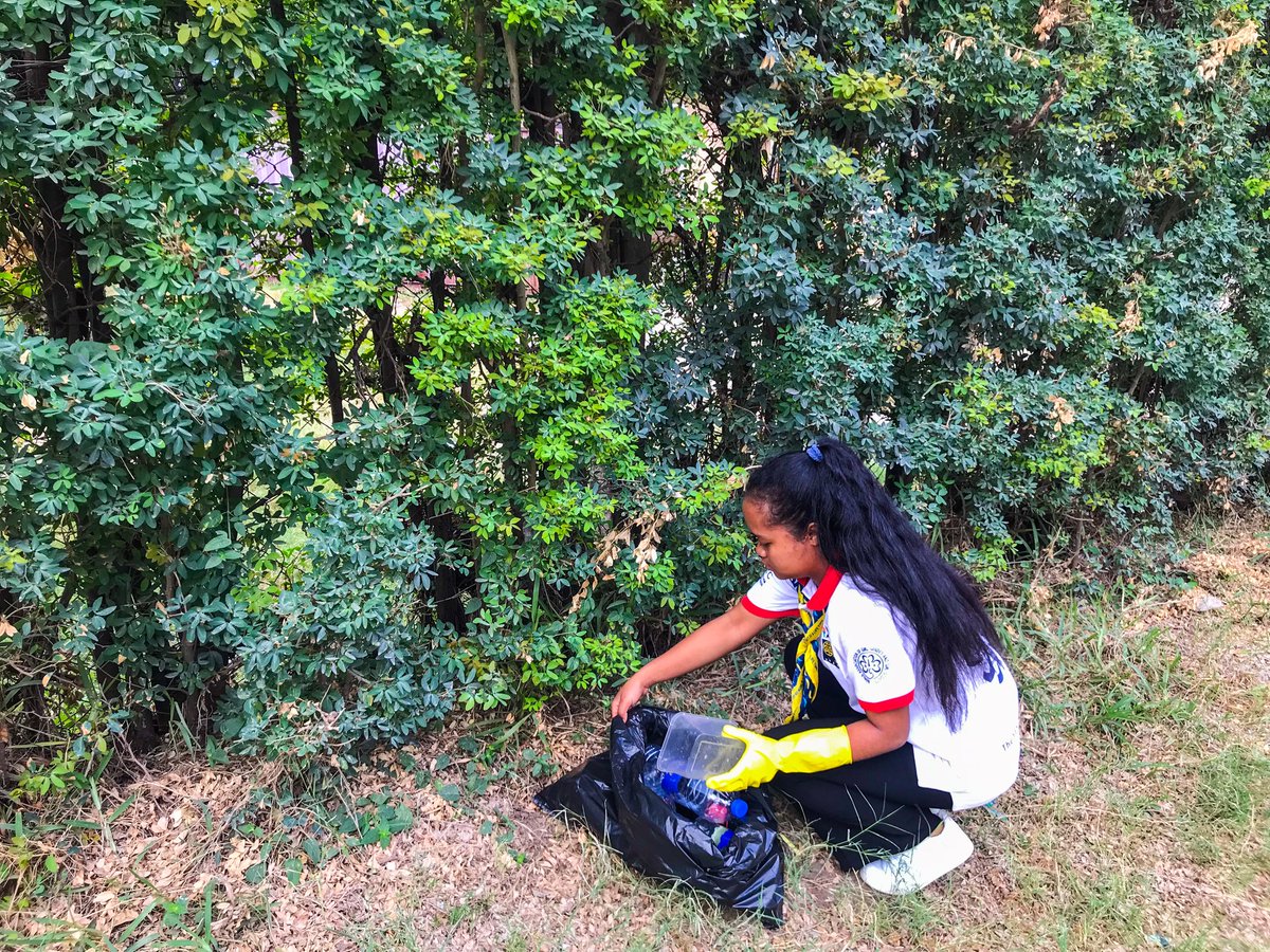YessGirlsTGGA's tweet photo. Day 3:Cleanup Campaign 
As we go to the street , we are picking up materials that some call litter they can be recycled. Like , follow, share and comment . 
#Ourlandourfuture #greentechgenerationcampaign 
@tgga_official @YessMovement @wagggsworld
@africa_region 
@WAGGGSAsiaPac https://t.co/Lf1McJW6Sd