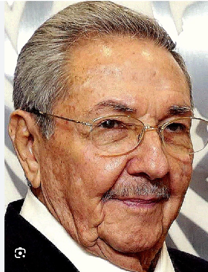 juank720212's tweet photo. Felicidades General de Ejércitos, hombre del Granma, de la Sierra, del llano  y del Moncada defensor de su pueblo de la justicia y la igualdad la patria por la cual estuvo dispuesto a dar su vida jamás lo defraudará hasta la victoria siempre. https://t.co/jX9LAiB9nh