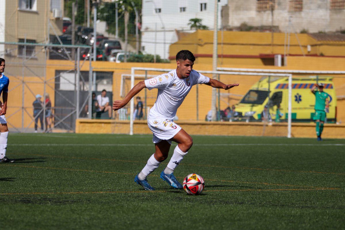 eligonzalez74's tweet photo. Semana 4 de playoff, seguimos creyendo!! A darlo todo en Chapín 🤍⚽️
@ADCeuta_FC @CanonZaki1 @fvphotosport https://t.co/MbWQ6iuxDa