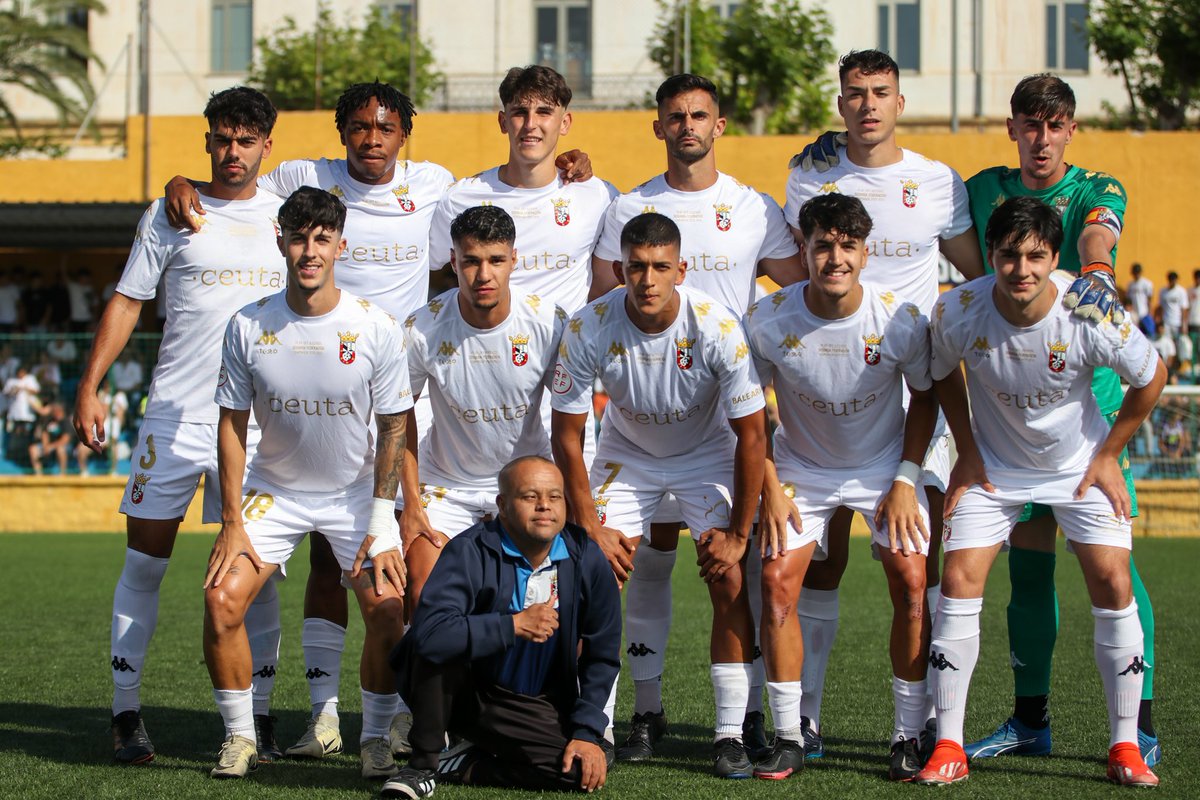 eligonzalez74's tweet photo. Semana 4 de playoff, seguimos creyendo!! A darlo todo en Chapín 🤍⚽️
@ADCeuta_FC @CanonZaki1 @fvphotosport https://t.co/MbWQ6iuxDa