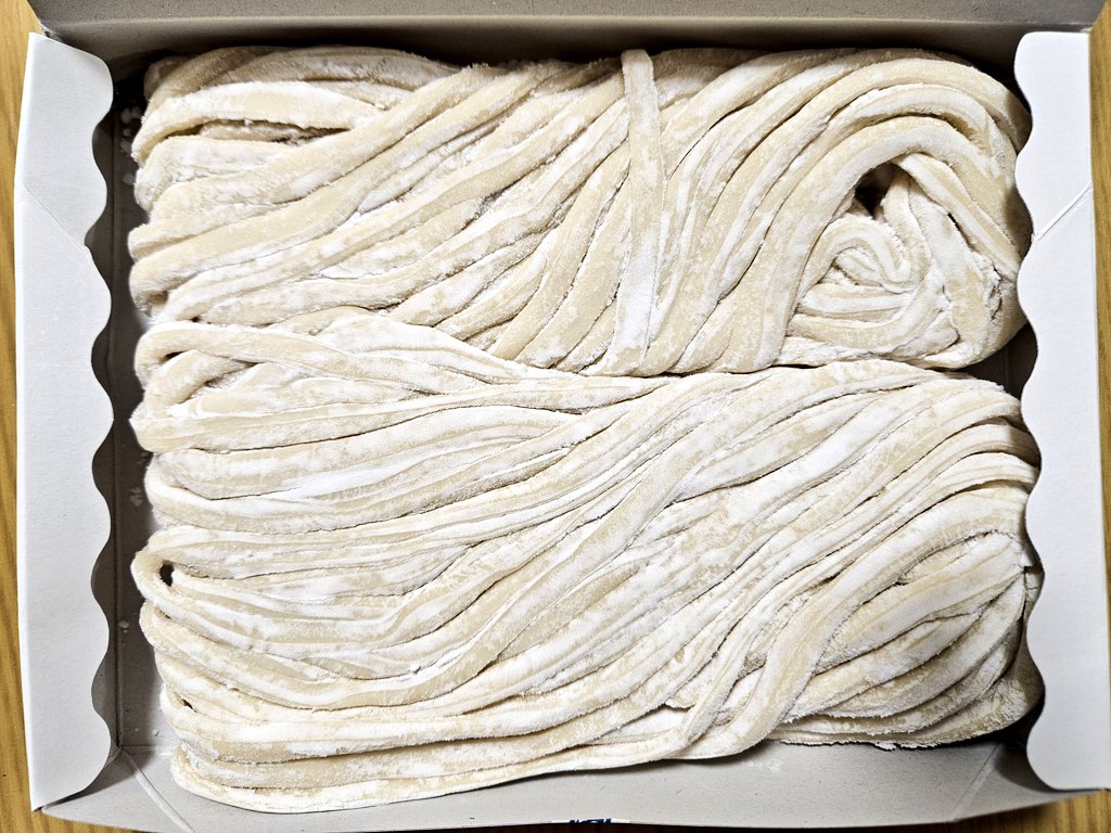 #孤独のグルメ にも登場した西武屋上「かるかや」のうどんを家で作って食べました。今月で閉店なんてさみしいな…

小さい頃あの場所で野沢雅子さんの声で喋るドラえもんに乗って遊んだこととか思い出してしみじみしてしまった(/_;) 