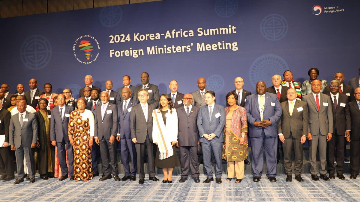 hawelti's tweet photo. #Eritrea - Speech by FM Osman Saleh at 2024 South Korea-Africa Summit 

"...Eritrea's abundabt resources have never been more pertinent.  Our mineral wealth, encompassing hydrocarbons, rare metals, &amp; precious minerals, is teeming with untapped potential"

https://t.co/OYyDITtsgq https://t.co/JKlDhNR09M