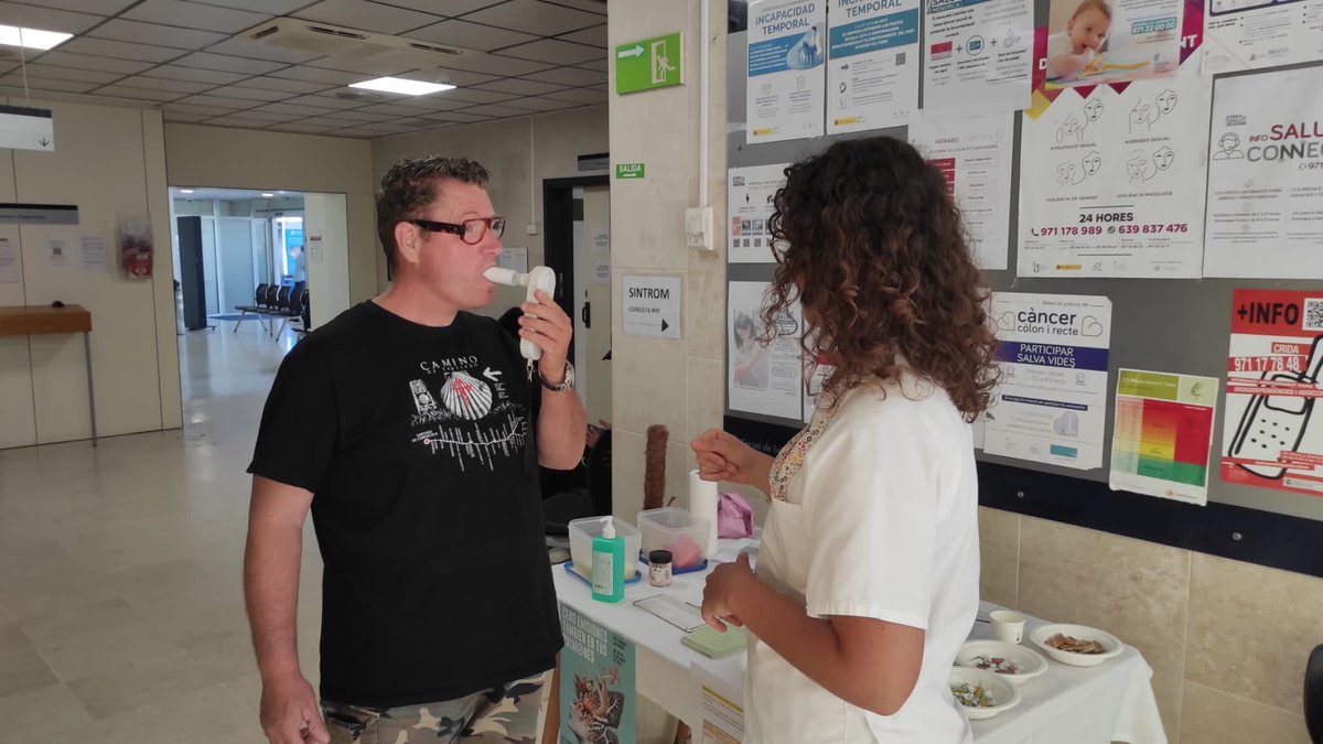 asmen_ibsalut's tweet image. Coincidint amb la Setmana sense Fum, el centre de salut Canal Salat va posar una taula informativa i de conscienciació sobre els beneficis de deixar de fumar, es van fer cooximetries i es van oferir recursos a nivell individual i grupal per aconseguir la deshabituació tabàquica.