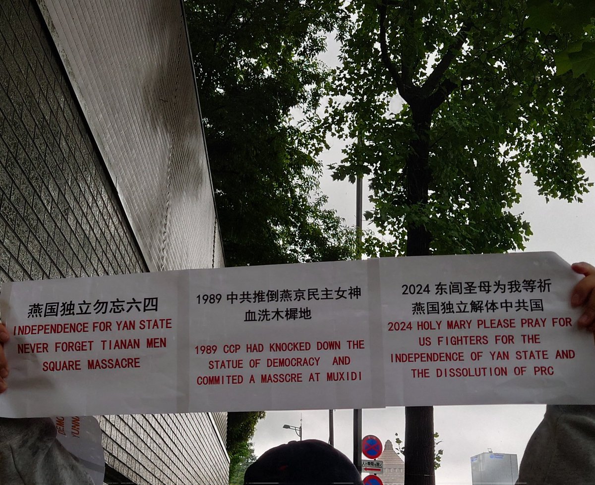 fareastyouth's tweet photo. 今天，我們的燕國和滇國愛國者參加了位於東京的六四事件35週年追悼集會。 悼念了64大屠殺中的燕地受難者以及後來遭到殘酷清算報復的雲南民主派。並呼籲國際施壓港共當局無條件釋放鄒幸彤。

我們不會原諒中國共產恐怖組織的屠城暴行，並會永遠銘記燕地民眾的英勇戰鬥和犧牲，呼籲世界關心中國對燕國基督徒的迫害和打壓。 我們致敬雲南民主派反共前輩，但願走出一條新路，實現東亞各邦的獨立與自由！

#燕國獨立唯一出路
#滇國獨立唯一出路