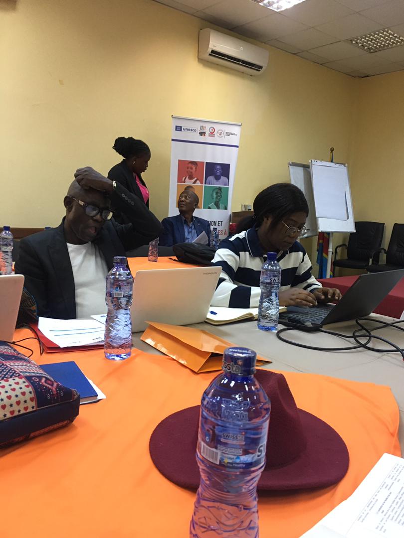 Asyncrite5's tweet photo. Fière d'avoir participé à la mise à jour du plan national d'éducation à la vie familiale aux côtés du ministère de l'EPST et d'autres acteurs de la santé sexuelle et reproductive !
@DEVC_EPST @AfriyanRdc @afiamama #EVF #santésexuelle #santéreproductive #éducation #jeunesse #RDC https://t.co/F8MbKXvAFj