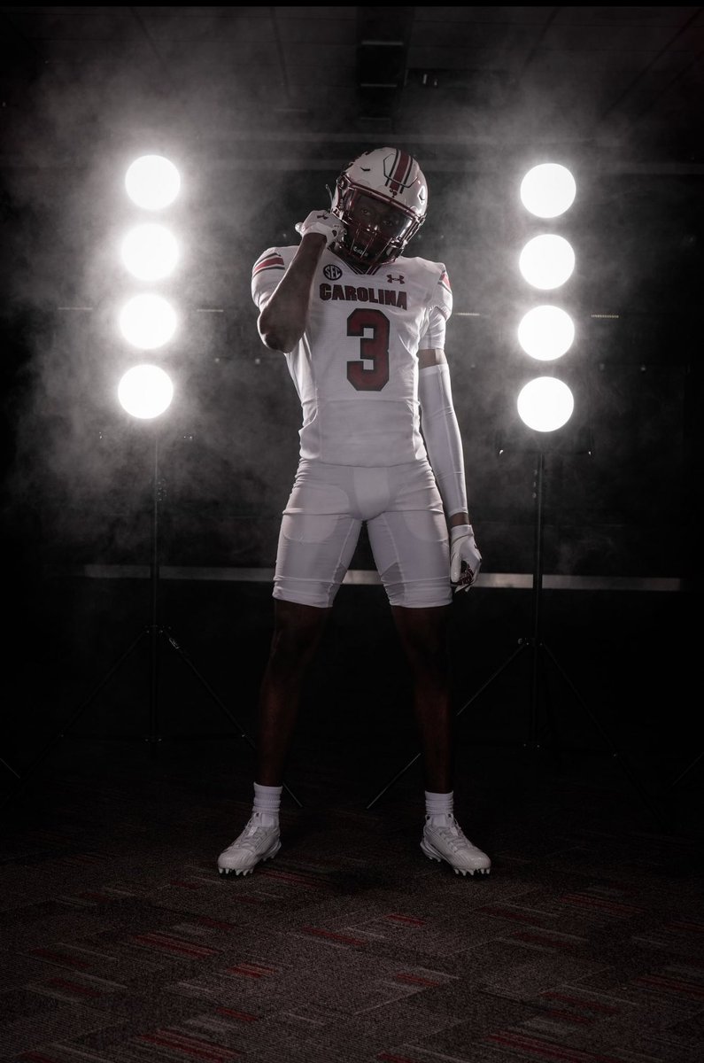 malikgocrxzy's tweet photo. Thanks @GamecockFB for the hospitality this past weekend. I had a great time and the love was noticed 🤙🏾🐔 @CoachSBeamer @coachfurrey @P_Ellsworth_USC https://t.co/viZWcm1D3e
