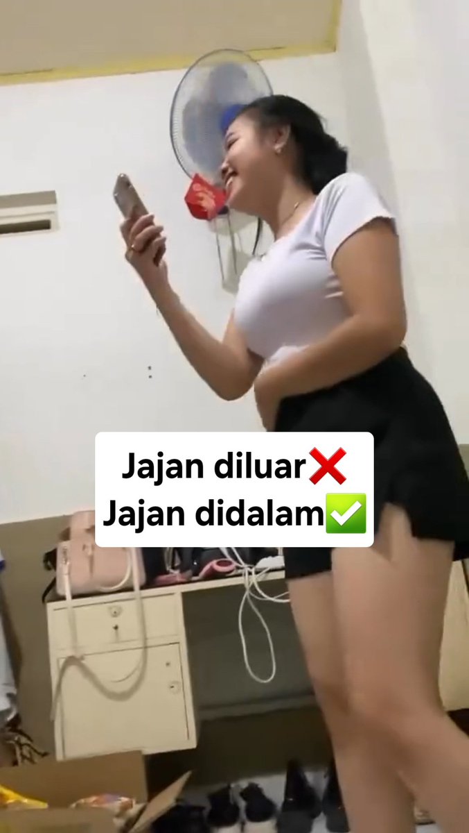 Kasian abangnya pasti deg²an😳

- a Thread -