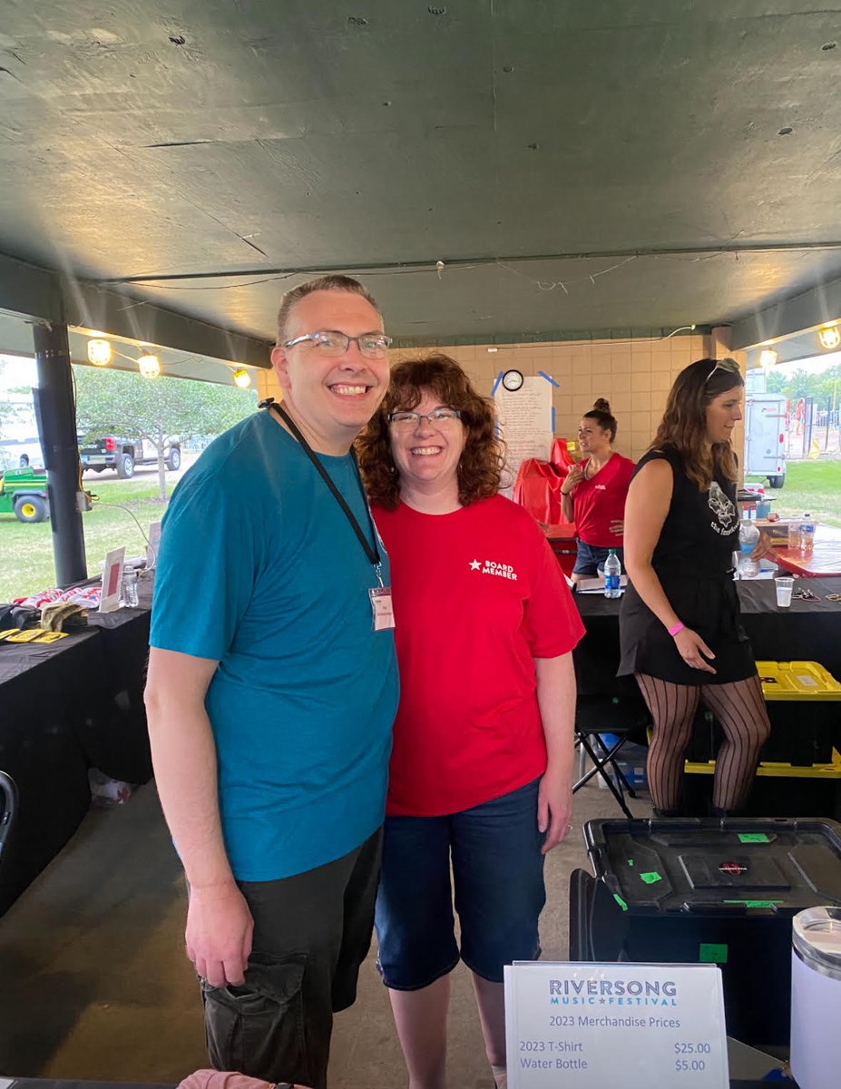 RiverSongFest's tweet photo. We 💜 our volunteers! RiverSong has a variety of volunteer opportunities that will get you into the festival for FREE the day you volunteer!  Sign up here: https://t.co/XOxaUPQi9t  #Volunteer #MusicFestival #MusicLover #RiverSong24 https://t.co/U6vAuxWaOi