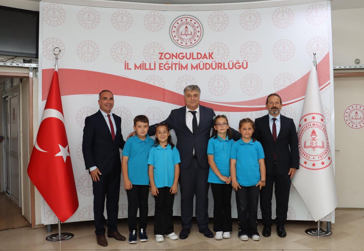Nebiogluilkokul's tweet photo. 3-A öğretmenimiz Ümit Muradoğlu'nun öğrencilerinin yazmış olduğu kitap temsili 4 öğrenci ile sırasıyla İlçe MEM'ne, Çaycuma Kaymakamına, Nebioğlu B. Başkanına, Çaycuma B. Başkanına ve  İl MEM'ne takdim edildi. @hknkadi @ismailbas67 @caycumailcemem @caycumakaymakam @ZonguldakMEM https://t.co/67FdSCEZG9