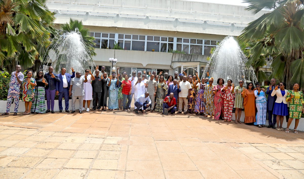 Sous le thème culture et travail en équipe, le personnel @unfpa_benin en retraite la semaine dernière pour échanger et réfléchir sur la mise en œuvre du programme & le bien être du personnel. Cet engagement collectif vise à accroître l'impact & à améliorer l'accompagnement du 🇧🇯