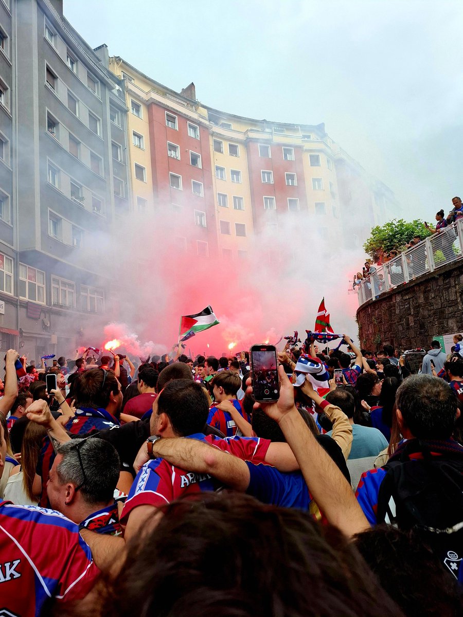 ander2gammer's tweet photo. Lo de ayer fue 🔝🔝😍💙❤️💪
@SDEibar #eibaroviedo #sdeibar
#SiSePuede #armeros https://t.co/K87axemqEx