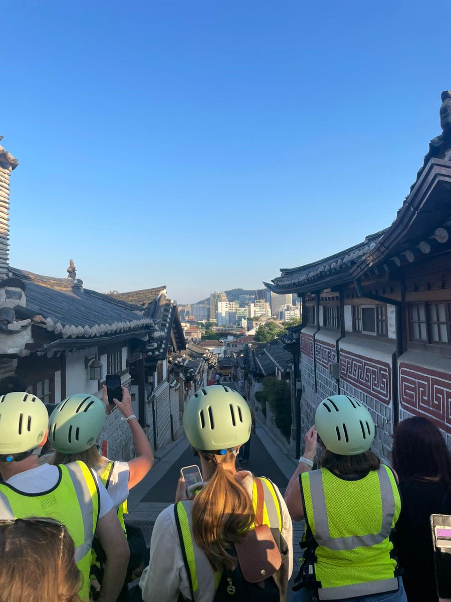 PutneyTravelCo's tweet photo. #WorldBikeDay in #Seoul with @InsideAsiaTours - a great way to see the city, its backstreets, and markets 🇰🇷#weridekorea https://t.co/jgCtN07n5M