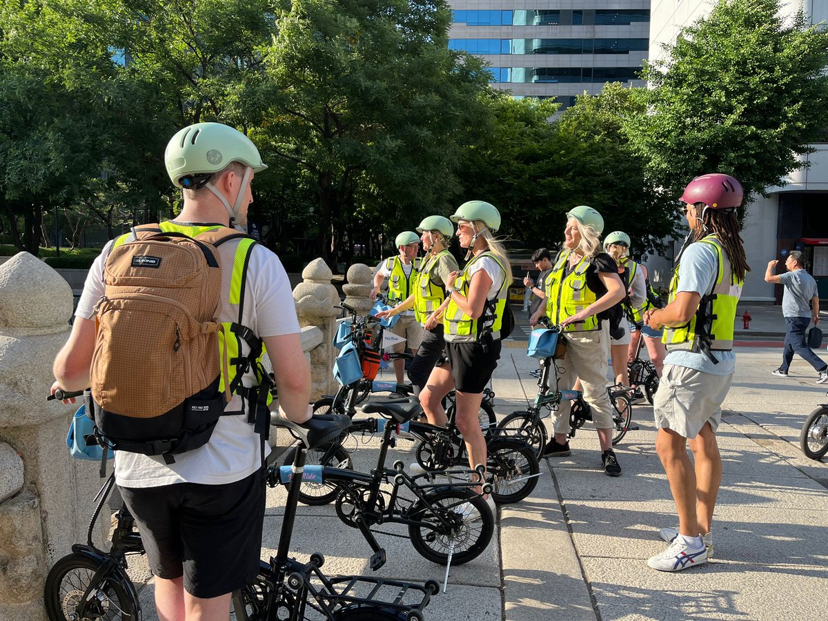 PutneyTravelCo's tweet photo. #WorldBikeDay in #Seoul with @InsideAsiaTours - a great way to see the city, its backstreets, and markets 🇰🇷#weridekorea https://t.co/jgCtN07n5M