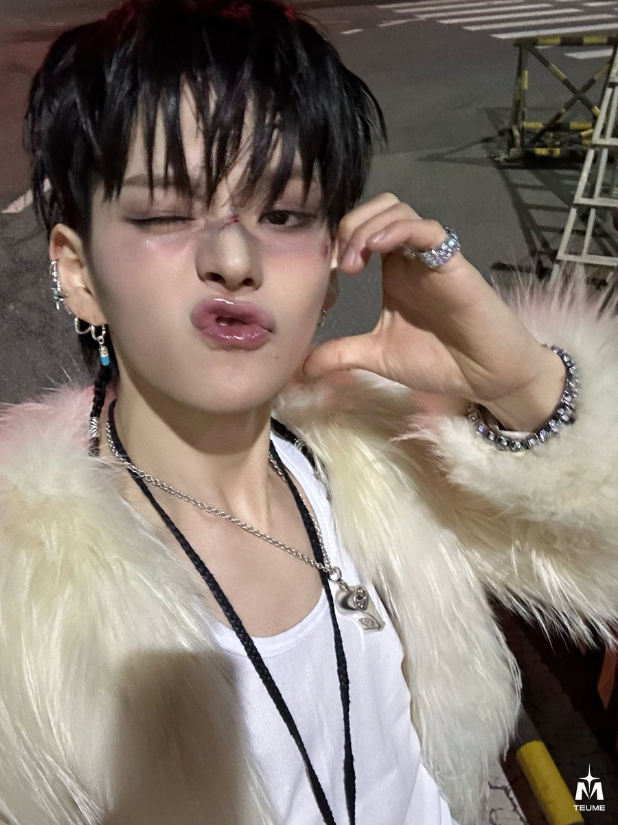 yoshinoriglobal's tweet photo. 📸 Treasure Media 

#YOSHI 'King Kong' M/V Selfie #1 📸

#요시 #TREASURE @treasuremembers https://t.co/yNwTKnlJ9q