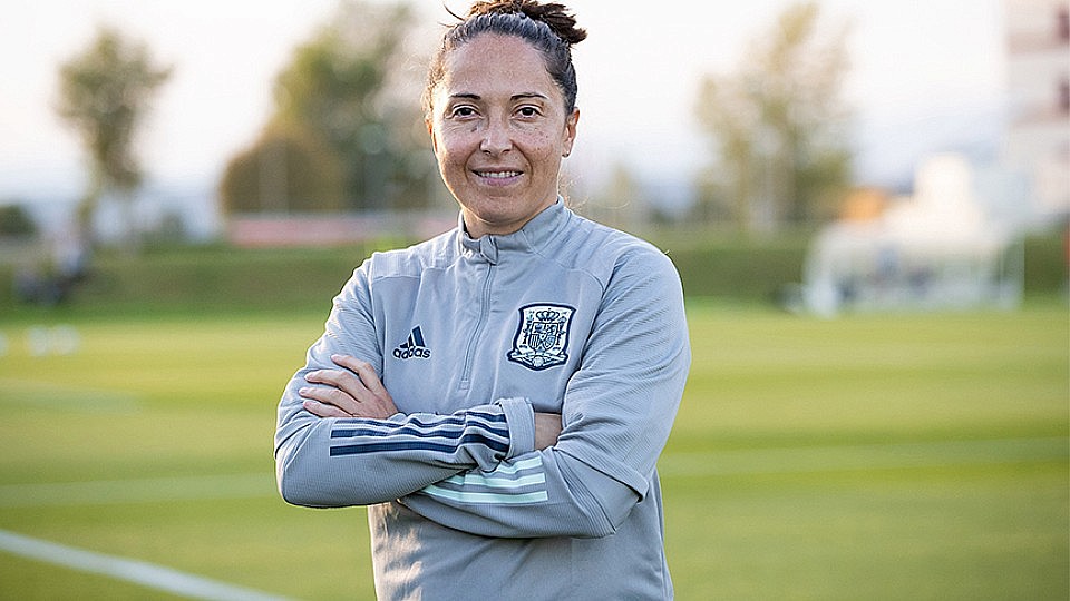 Convocadas por <a href="/LauDelRio10/">Laura del Río</a> para la <a href="/SEFutbolFem/">Selección Española Femenina de Fútbol</a> sub-14 de cara a los próximos entrenamientos. Son 24 jugadoras de 18 equipos distintos. Las Reinas del balón del futuro:

Agata Piza <a href="/AdSonsardina/">AD Son Sardina</a>
Maialen Valladares, Uzuri Cadenato, Maddi Martin y Goiatz Ferraz <a href="/AthleticClubFem/">Athletic Club</a>