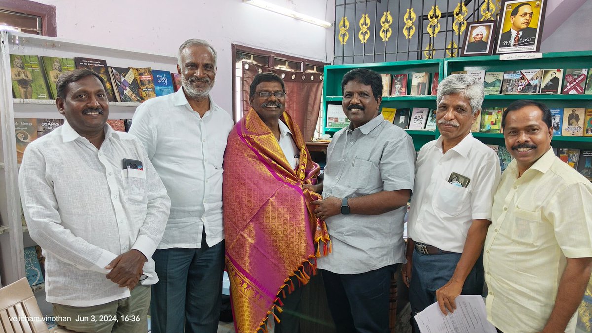 WriterRavikumar's tweet photo. பணிநிறைவுப் பாராட்டு 

நெய்வேலி நிலக்கரி நிறுவனத்தில் முதன்மைப் பொது மேலாளராகப் பணிபுரிந்து பணிநிறைவு செய்து விடுதலைச் சிறுத்தைகள் கட்சிப் பணிகளுக்காகத் தன்னை ஒப்படைத்துக்கொண்ட சகோதரர் ஏ.ஜி.பி.ஆசைத்தம்பி அவர்களை வாழ்த்தி வரவேற்றேன் https://t.co/h7lcNcTstp