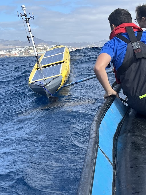 GliderPLOCAN's tweet photo. Iniciamos misión científica con #USV @AutoNautUSV de la flota #VIMAS @plocan en el marco del proyecto #EU #PureWind @jpioceans @NTNU cuya finalidad es la medida del impacto acústico en ecosistemas marinos derivado de instalaciones off-shore @agenciaiisi @CUCIC_GobCan #ICTSNews https://t.co/u8wvx3l02q
