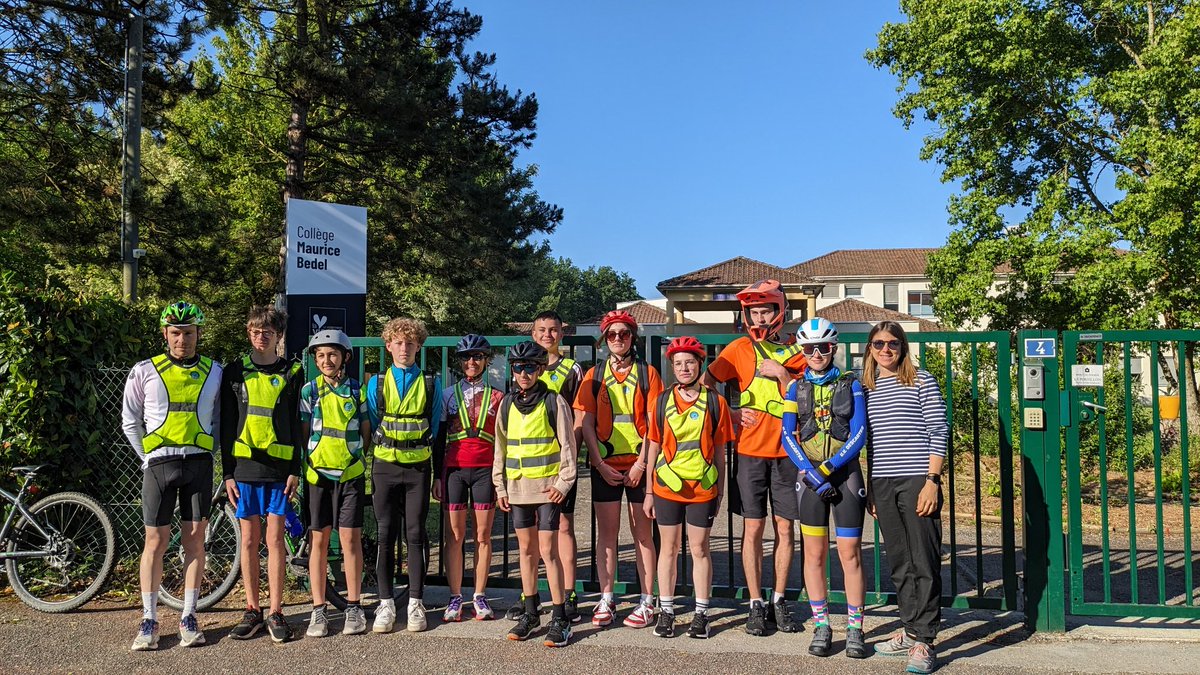Des sourires et du soleil au départ du tour académique à vélo ..
<a href="/BedelCollege/">Collège M Bedel</a> 
<a href="/CAChatellerault/">GrandChatellerault</a> 
<a href="/jcthevenot/">j</a>