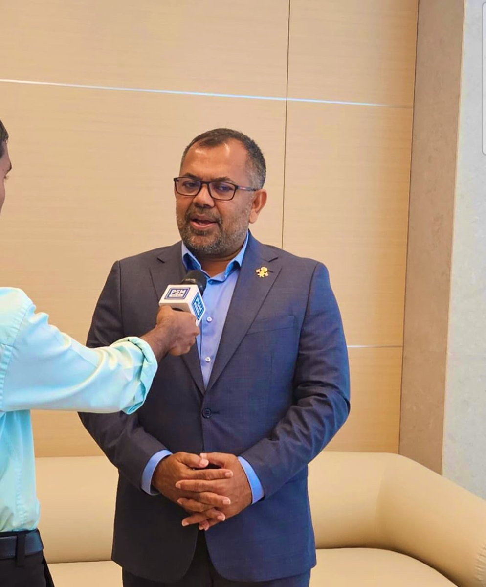 MoosaZameer's tweet photo. Departing to #SriLanka on an Official Visit.  

Looking forward to meet my counterpart @alisabrypc and discuss avenues for further strengthening the excellent bilateral relations between our two countries
 🇲🇻-🇱🇰 https://t.co/CIQE5OONxh