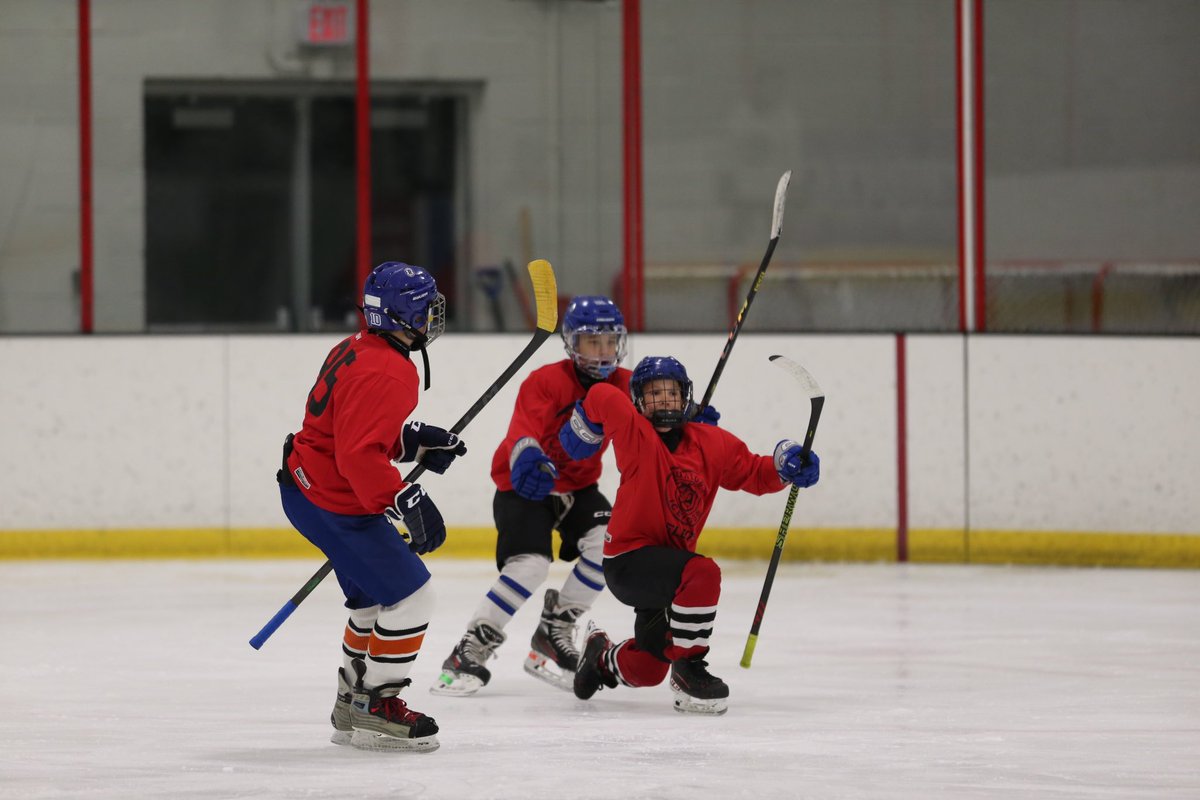 MommyStef2's tweet photo. 2 hat tricks in 2 games and 8 goals for the weekend. Finally getting to play center again https://t.co/nULc9Zk6YZ