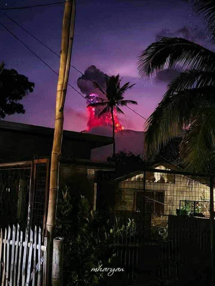 MarielRebio's tweet image. Dyosko mag ingat po lahat ng mga kababayan ko dyan sa Canlaon 

Punctures credit to the owner 

#pumutok #Bulkan  #Canlaon